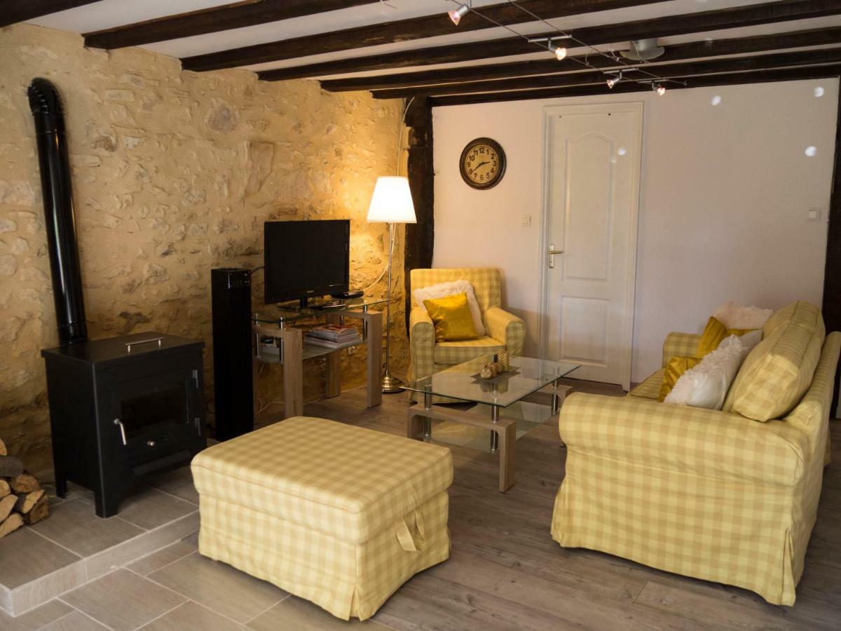 Villa Chez Daisy Montbron Esterno foto