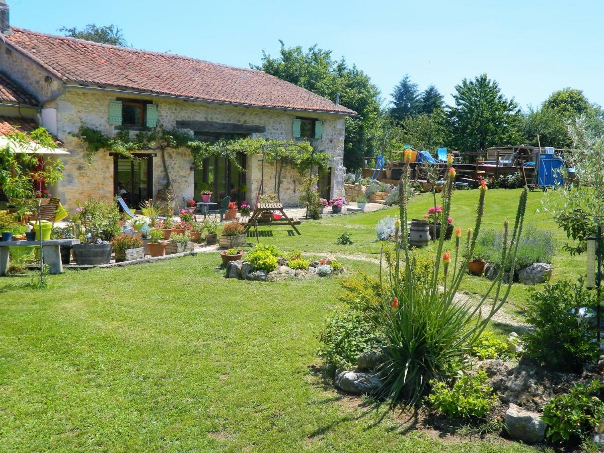 Villa Chez Daisy Montbron Esterno foto